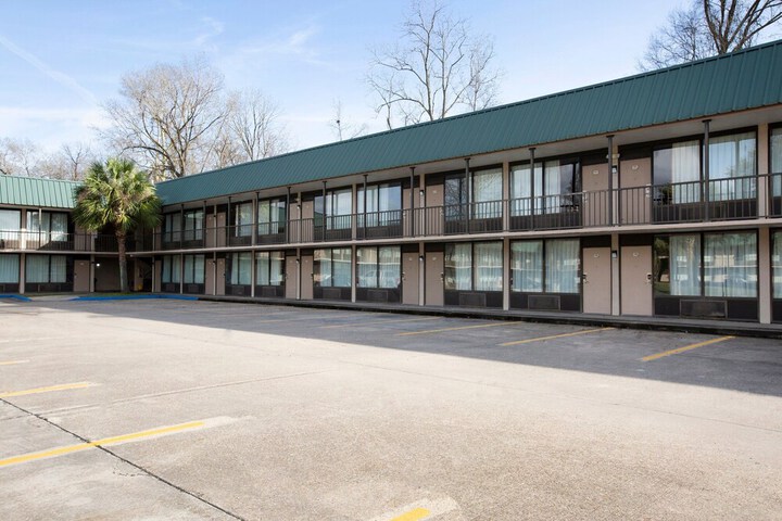 Port Allen Inn