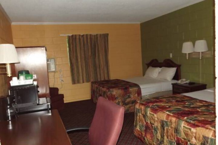 DELUXE INN