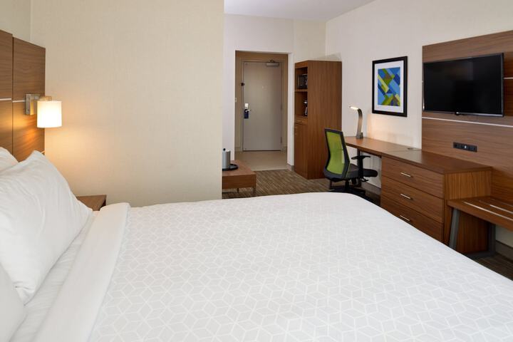 Room 27 of 36