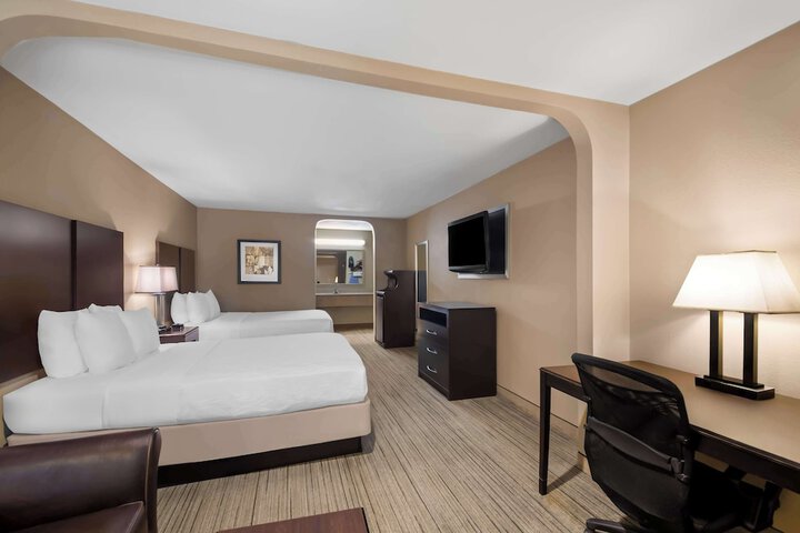 Best Western Cedar Inn