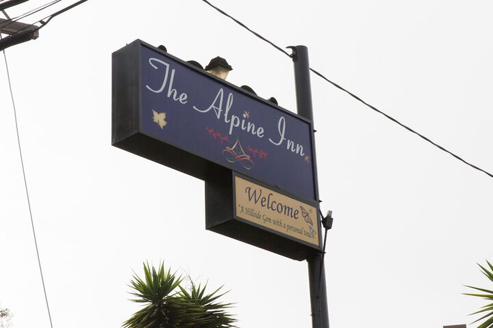 Alpine Inn & Suites