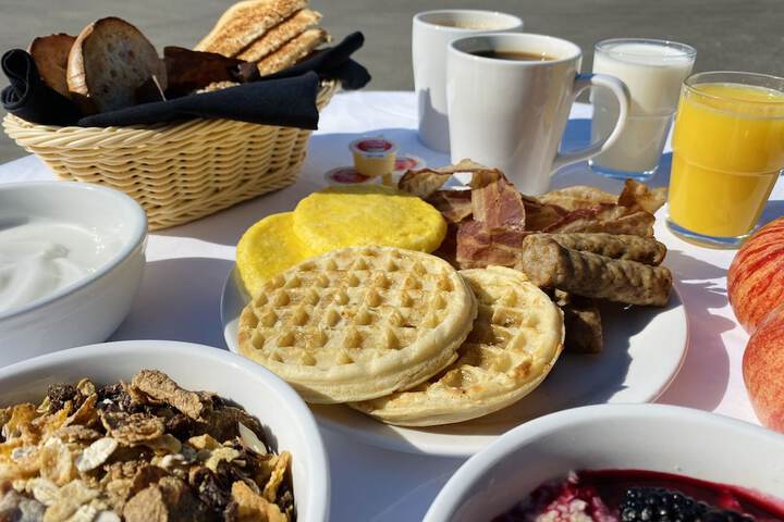 Breakfast/Coffee Service 26 of 29