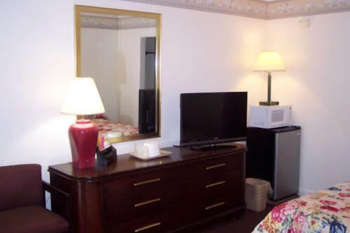 Room 12 of 18