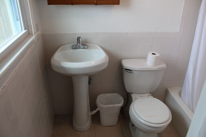 Room 32 of 38