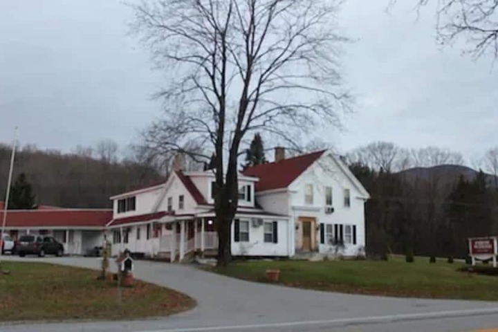 Four Winds Country Motel
