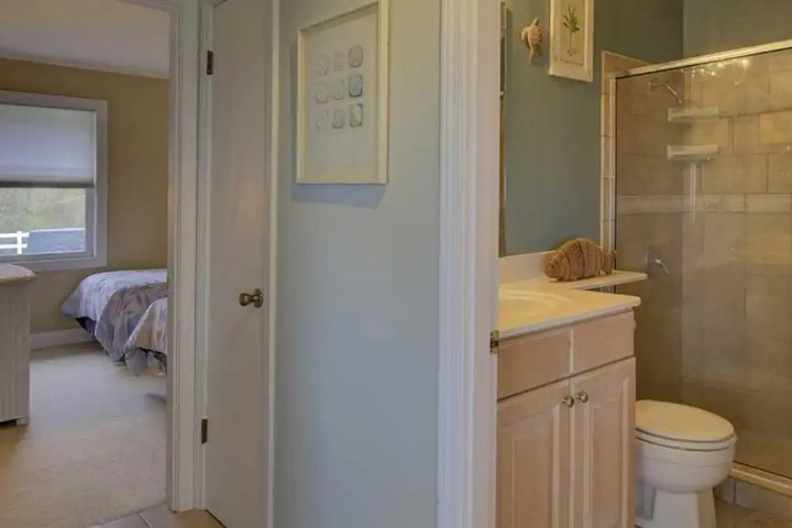 8 1 / 2 Marina Unit 1