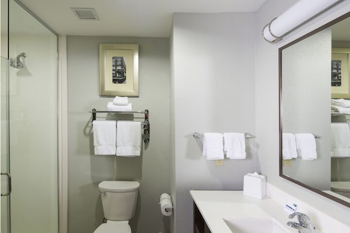 Room 27 of 48