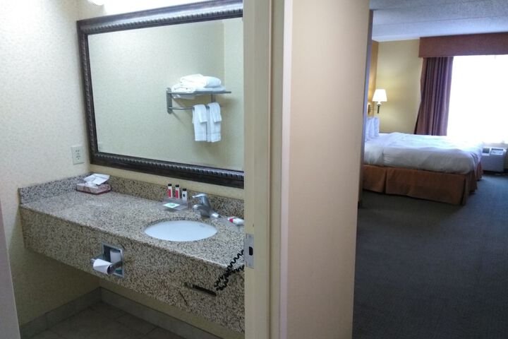 Room 8 of 30