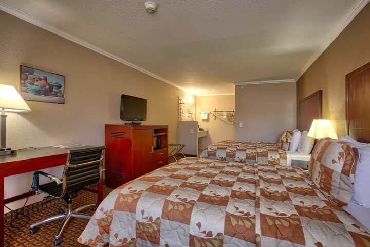 Room 22 of 38