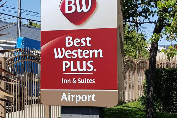Best Western Plus Airport Inn Suites