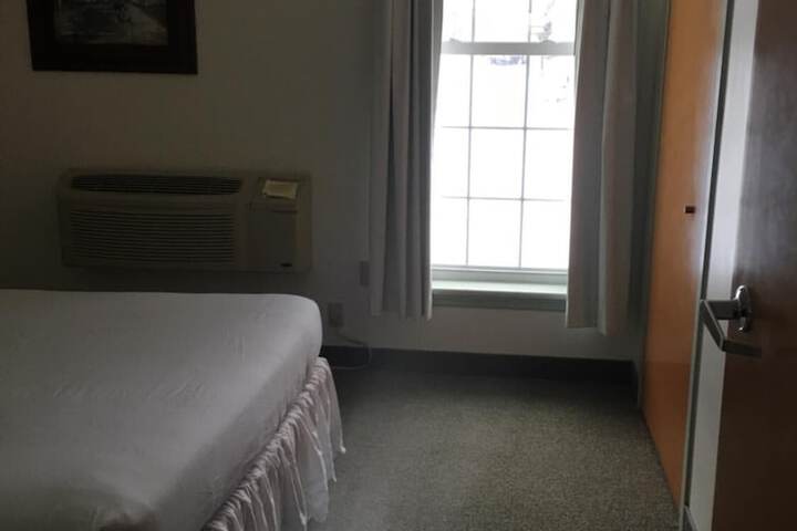 Room 21 of 38