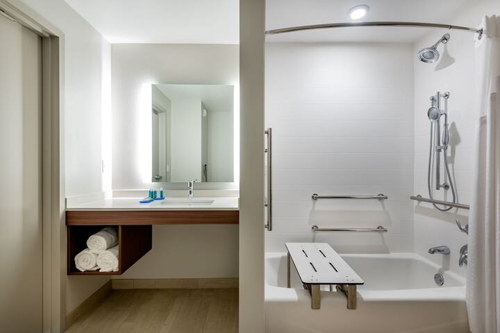 Holiday Inn Express & Suites Santa Ana - Orange County by IHG