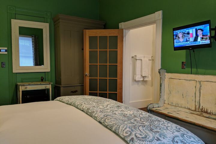 Room 27 of 60