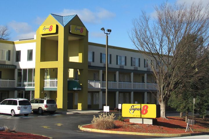 Super 8 by Wyndham New Cumberland