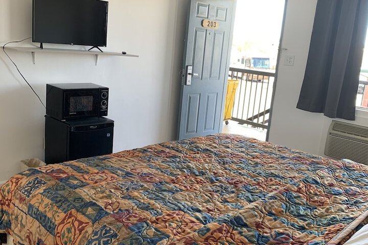 Room 4 of 7