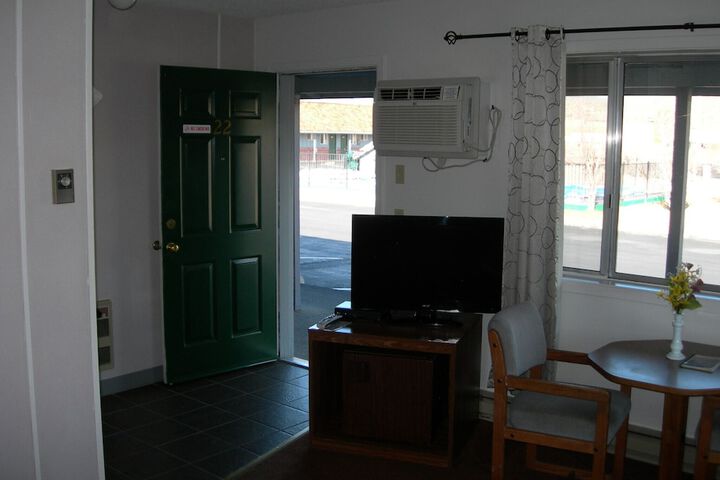 Room 25 of 40