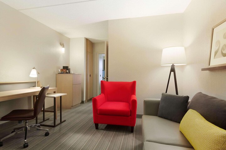 Country Inn & Suites by Radisson Bloomington at Mall of America, MN