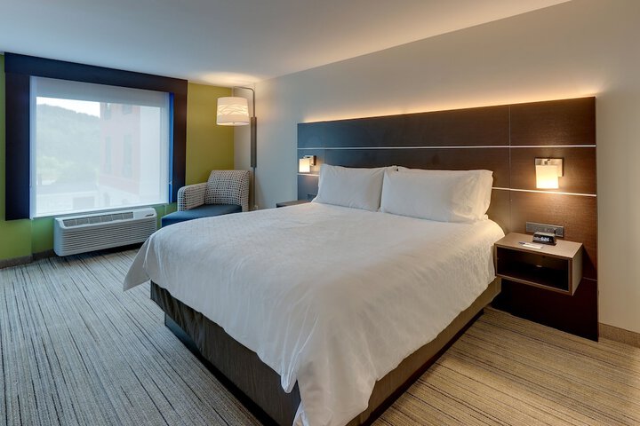 Room 35 of 51