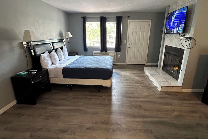 Room 41 of 80