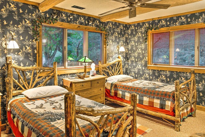River Access + Mtn Views: Cullowhee Lodge!