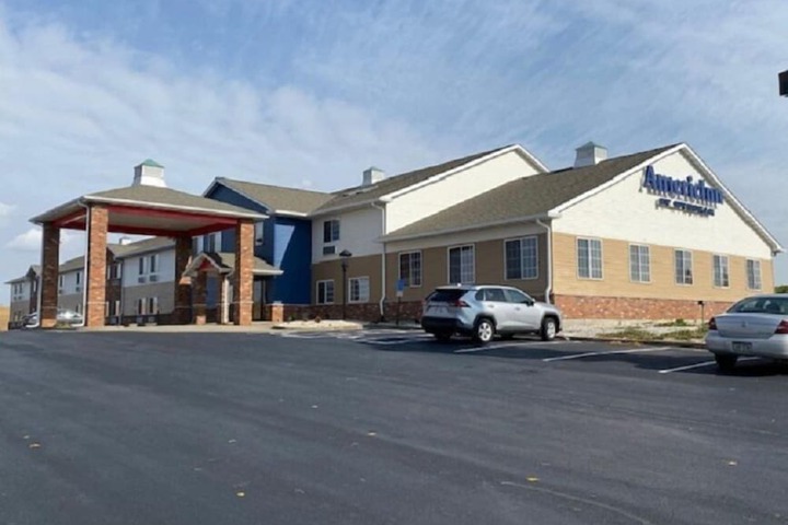 AmericInn by Wyndham Williamsburg