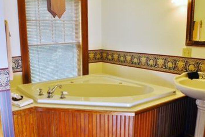 Arbor Hill Inn