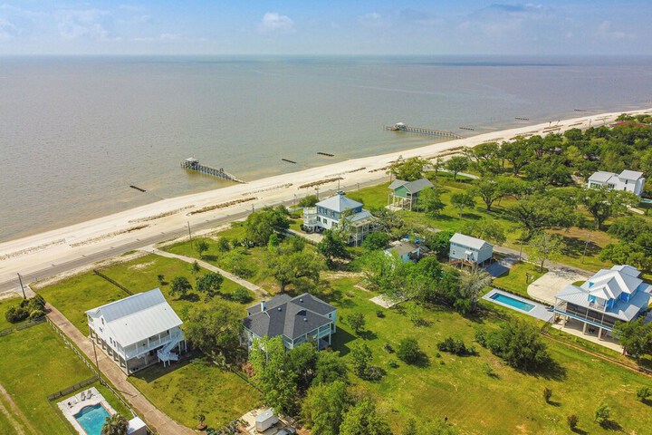 Waveland Vacation Rental - Walk to the Beach!