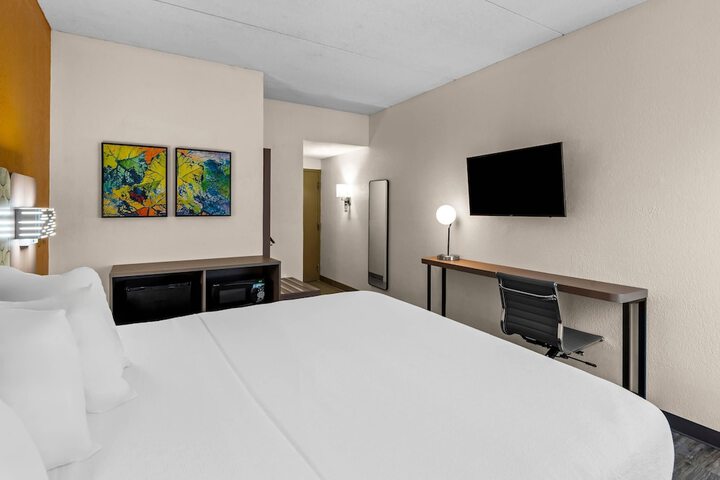 Spark by Hilton Syracuse Carrier Circle