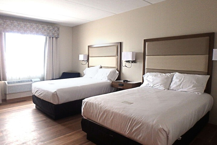 Room 17 of 35