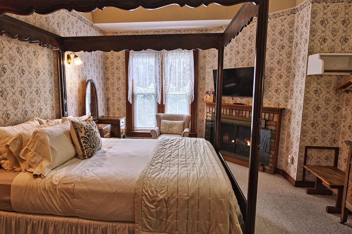 Rockwell Falls Inn and Wine Bar