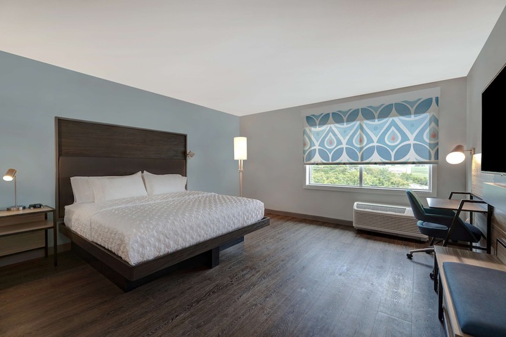 Room 27 of 34