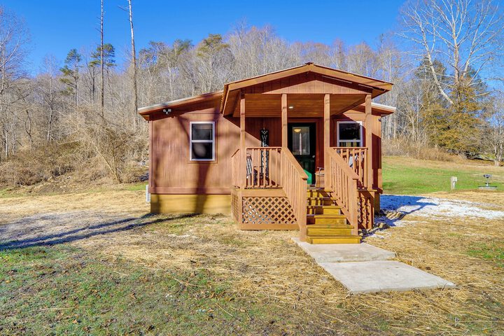 Peaceful Beattyville Cabin Near Red River Gorge!