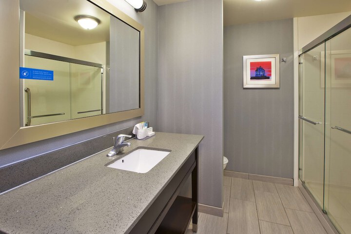 Room 10 of 27