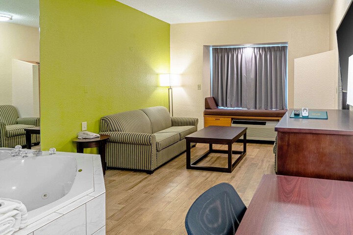 Room 25 of 39