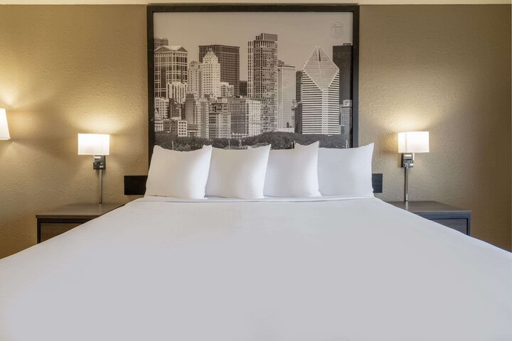 Super 8 by Wyndham Clinton