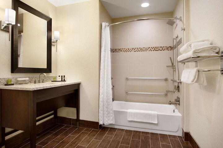 Embassy Suites by Hilton Fayetteville Fort Bragg