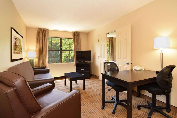 Room 34 of 40