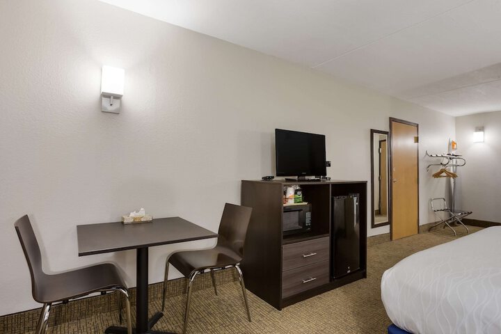 Room 27 of 28