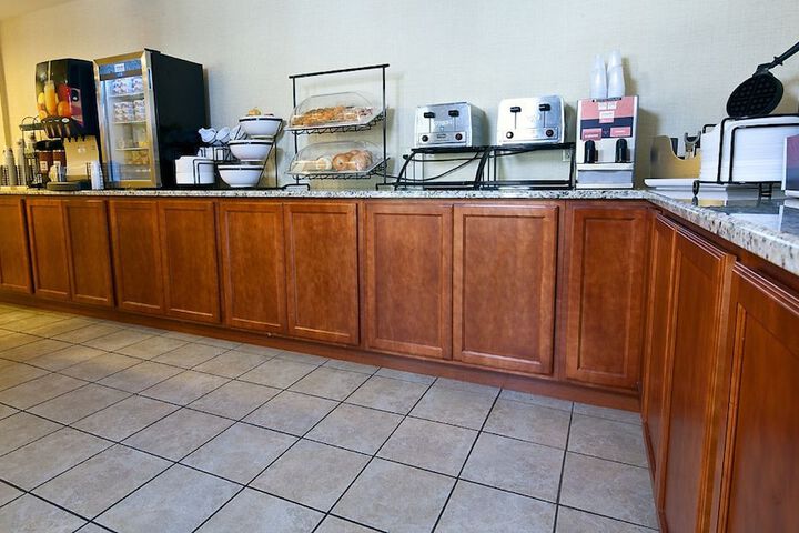 Breakfast/Coffee Service 24 of 33