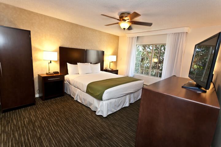 Room 9 of 25