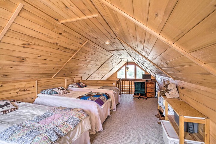 Grand Jefferson Home w / Stunning Mtn Views!