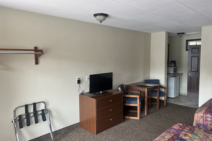 Room 173 of 443