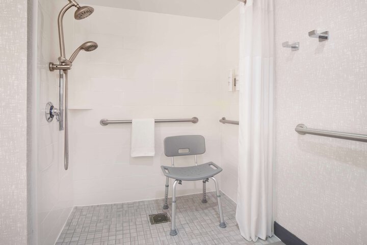 Room 15 of 28