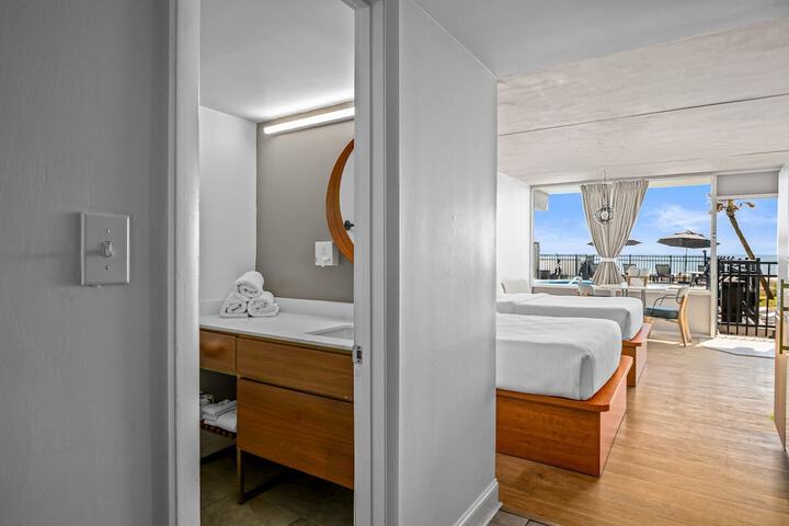 Room 61 of 77
