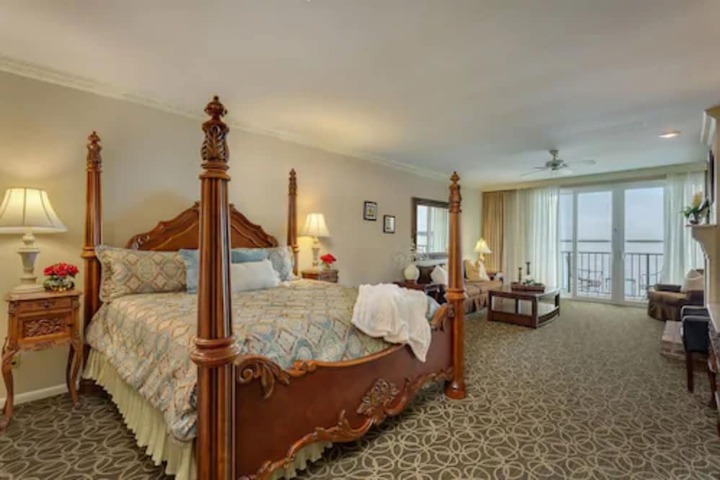Room 33 of 134