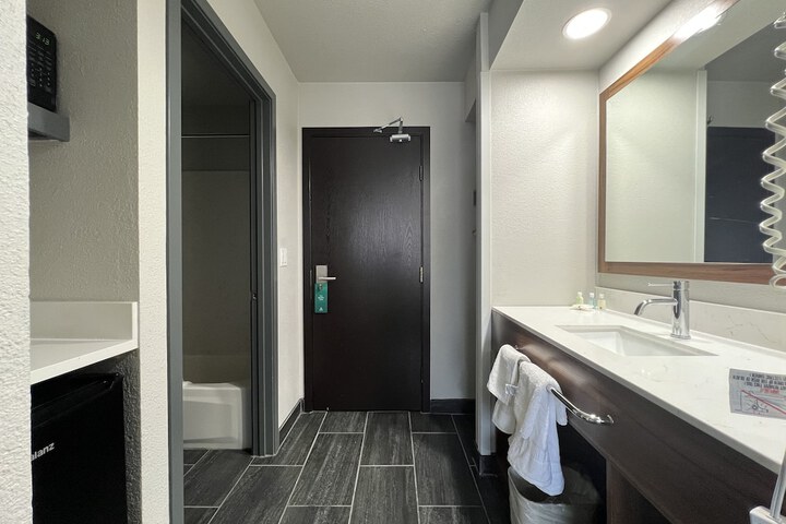 Room 14 of 38