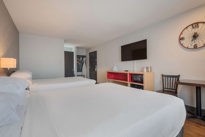 Room 30 of 43
