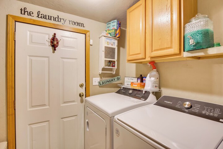 Cozy Lake Eufaula Hideaway w / Fire Pit & Hot Tub!