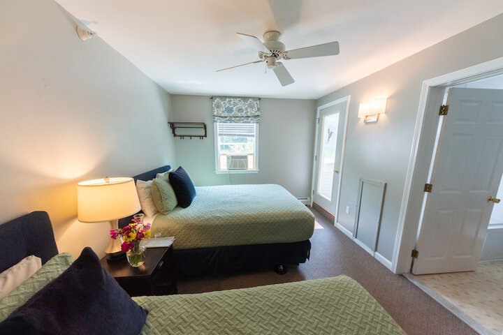Room 54 of 77