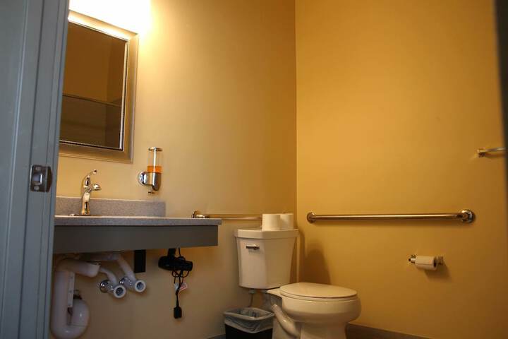 Room 10 of 18